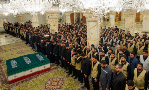  طواف پیکر شهدای خانواده رهبر شهید در جوار ضریح امام علی (ع) / عکس