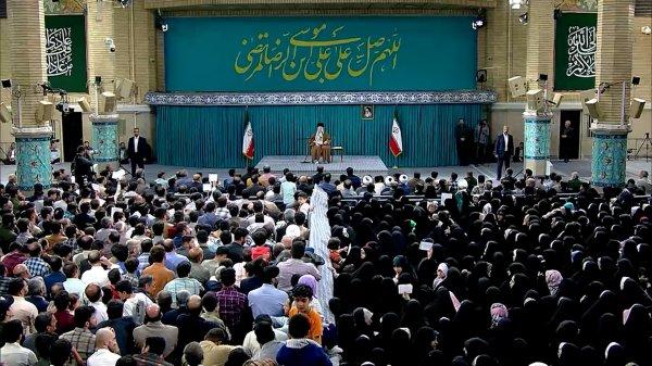 تصاویری از حملات ناجوانمردانهٔ آمریکا به حسینیهٔ امام خمینی(ره)