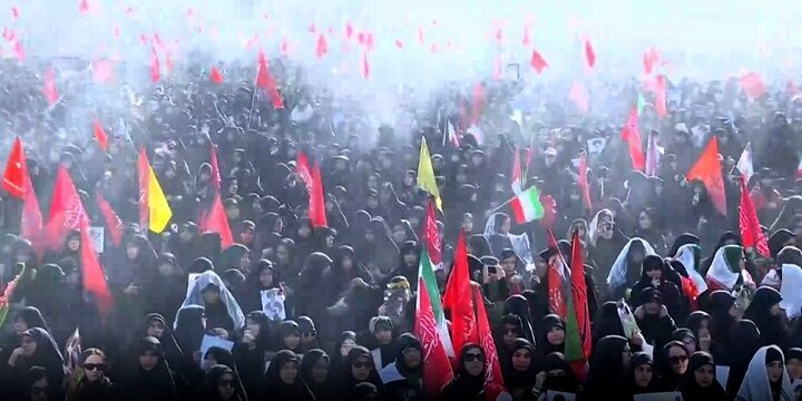 مراسم تشییع  رهبر شهید در مشهد +فیلم