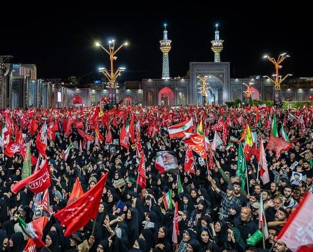 قاب‌هایی از تشییع تاریخی رهبر شهید انقلاب در مشهد