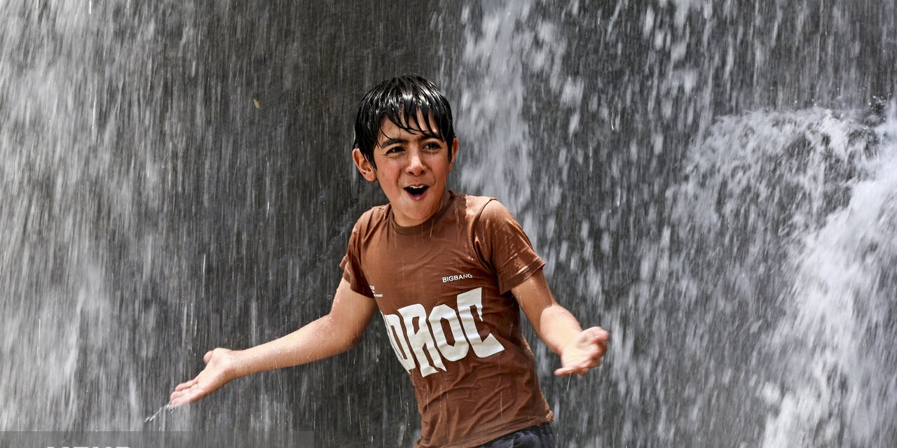گرمای طاقت‌فرساوآب تنی  درگنج نامه