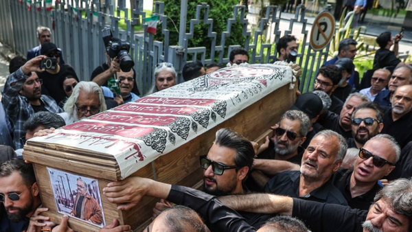 اکبر عبدی به سمت خانه ابدی تشییع شد