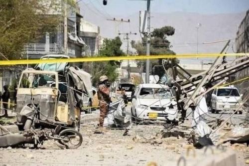 بمب‌گذاری مقابل پاسگاه پلیس در پاکستان با بیش از ۱۷ کشته و زخمی