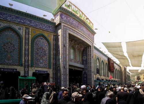 عکس/ حضور گسترده زائران در اطراف حرم قمر بنی هاشم