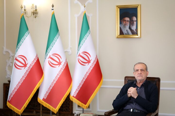 همه مردم ایران را حفظ کردند/ بودن رهبر انقلاب قوت قلب بالایی برای ماست