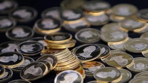 اعضای باند فروش سکه های تقلبی در قم دستگیر شدند  