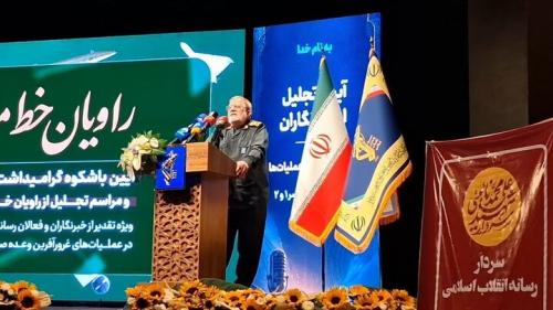 دنیای غرب تشنه شنیدن حقایق انقلاب اسلامی است/ جنگ ترکیبی دشمن شکست خورد
