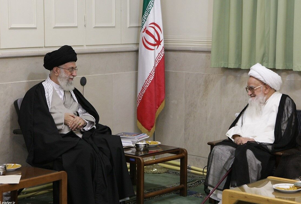 ویدئوی دیده نشده از رهبر شهید در منزل آیت‌الله صافی