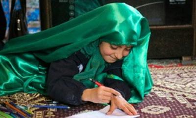 عکس/شفای دختر 11 ساله در پیاده روی زائران امام رضا(ع)