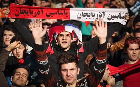 حضور زودهنگام هواداران تراکتور مقابل ورزشگاه آزادی/عکس