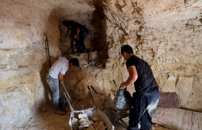 فلسطینی‌ها به زندگی در غارها پناه بردند / عکس