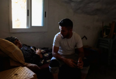 فلسطینی‌ها به زندگی در غارها پناه بردند / عکس