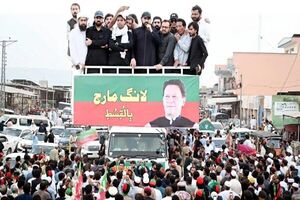 حرکت هواداران عمران‌خان به سمت اسلام‌آباد