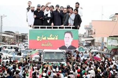حرکت هواداران عمران‌خان به سمت اسلام‌آباد