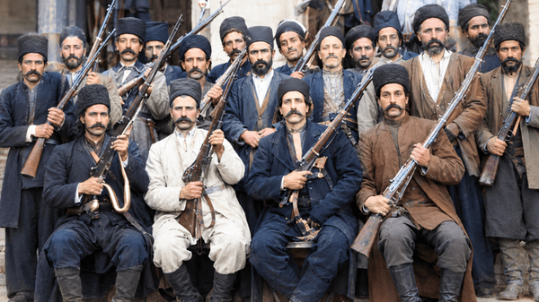 شوآف با تفنگ زنگ‌زده در تهران+غکس