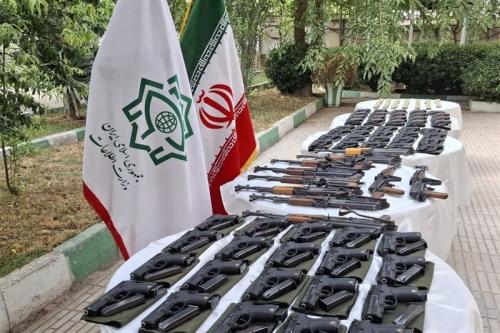 کشف 122 قبضه سلاح جنگی در مرزهای جنوبی سیستان‌ و بلوچستان