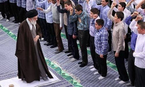 عکس/ جشن تکلیف دانش‌آموزان با حضور رهبر معظم انقلاب 
