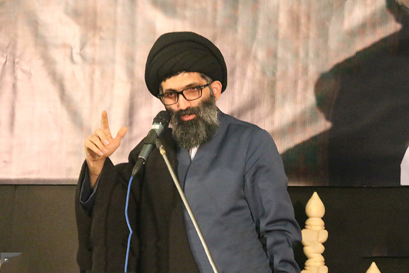 حجت‌الاسلام موسوی مطلق:لطف کنید دیگر با امام هشتم شوخی نفرمائید/مغز فزندان انقلابی شهیدمطهری با سیمان پر نمیشود/به دوستانتان بفرمائید کِرى کر بود تیم مذاکره ما هم کر وکور بودند 