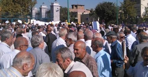 تجمع بازنشستگان فولاد مقابل مجلس