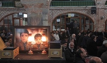 عکس/ مراسم چهلمین روز درگذشت جانباختگان حادثه قطار تبریز - مشهد  