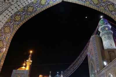 عکس/ حال و هوای شب میلاد امام حسن عسکری(ع) در حرم رضوی 