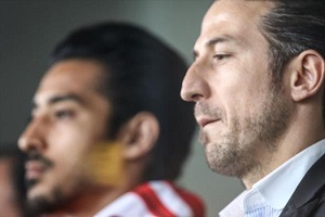 دومین خریدعلیمنصور رسماابی پوش شد/سومین خرید استقلال صبح امروز در فرودگاه تهران حاضرشد/طوفان خرید منصوریان پس ازباخت مقابل استقلال خوزستان