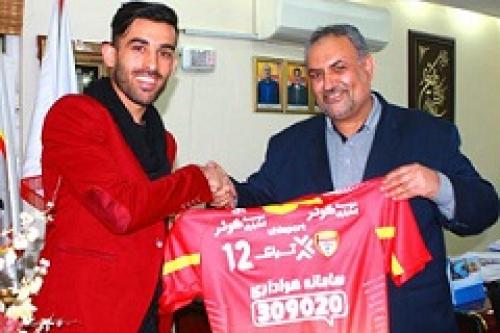 قرارداد هافبک تکنیکی و جدید فولاد خورستان 800 میلیون/بازوبند کاپیتانی و800میلیون تومان برای نیم فصل