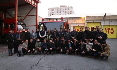 عکس/ قدردانی بسیج امام صادق از آتش نشانان پلاسکو 