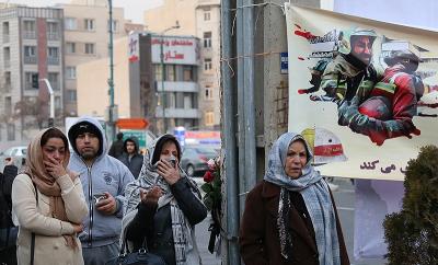 عکس/ قدردانی بسیج امام صادق از آتش نشانان پلاسکو 