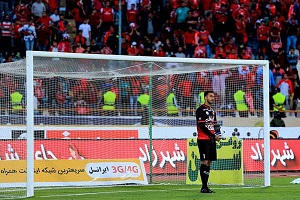 شوک به هواداران پرسپولیس:یک پرسپولیسی در تیررس منصوریان قرار گرفت/مذاکرات استقلال با بازیکن جنجالی پرسپولیس اغازشد/ستاره پرحاشیه پرسپولیسدرتور منصوریان