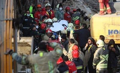 عکس/پیکر آتش نشانان در روز هفتم حادثه پلاسکو 