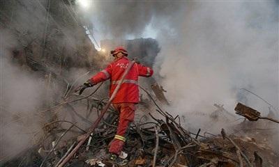 عکس/بیرون آوردن پیکر آتش نشانان