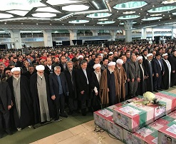 فیلم/خواندن نماز بر پیکر شهدای آتش‌نشان