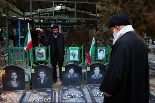 حضور رهبر انقلاب در مرقد مطهر امام راحل و گلزار شهدای بهشت زهرا