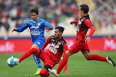 مشکوک بودن گل دوم پرسپولیس/داور به خوبی بازی را مدیریت کرد/ داوری فوتبال کشورمان عملکرد تیم داوری دربی 84 را خوب ارزیابی کرد