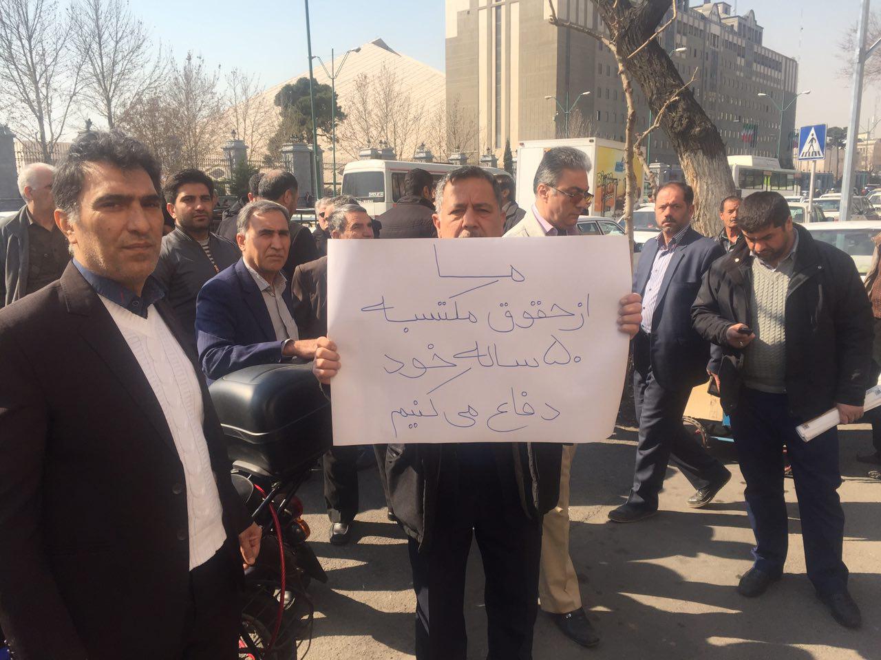  تجمع علیه «اسنپ» و «تپسی» مقابل مجلس+عکس