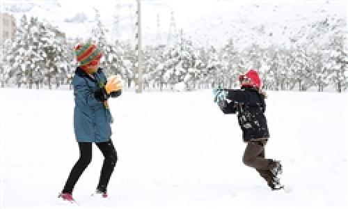 تعطیلی مدارس به علت برف و یخ بندان