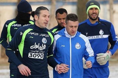 سوپرایزبزرگ منصوریان به هوادران:بازگشت دوستاره جنجالی استقلال در چندروز اینده/لژیونر جنجالی تیم ملی در چند قدمی استقلال/مذاکرات منصوریان با ستاره جنجالی پرسپولیس