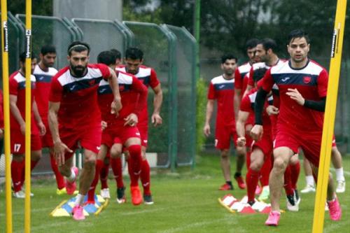 شوک دراردوگاه پرسپولیس:اخراج دوبازیکن جنجالی ازتیم پرسپولیس/دوبازیکن جنجالی در کلوپ شبانه دبی بازداشت شدند/عصبانیت شدید برانکو از اقای گل پرسپولیس/فوری