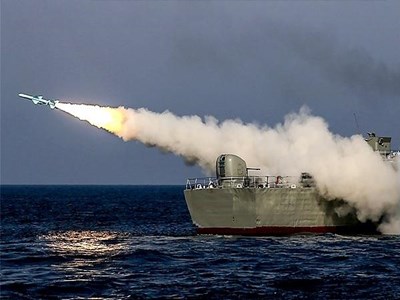 "موشک‌های ضدشناور دهلاویه" برای نخستین بار رونمایی شدند/جدیدترین موشک کروز دریایی ایران با نام "نصیر" شلیک شد