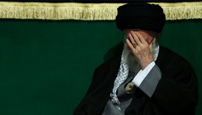 فیلم/ تضرع رهبر انقلاب هنگام توسل به حضرت صاحب الزمان (عج)