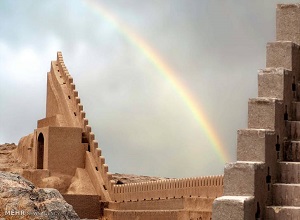  عکس/ پدیدارشدن رنگین کمان روی ارگ بم
