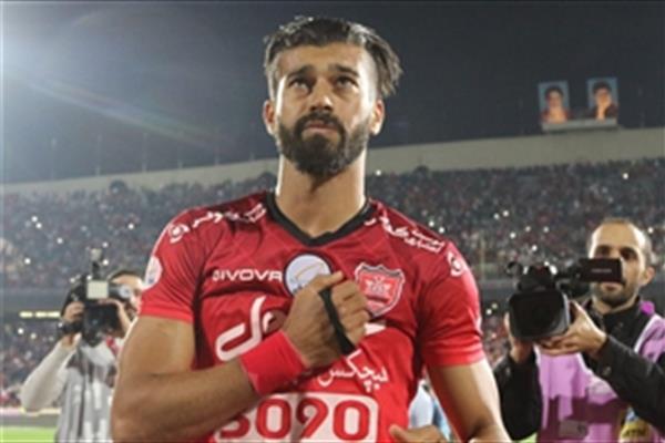 درگیری درپرسپولیس به اوج خود رسید:جدایی شاه ماهی پرسپولیس قطعی شد/بمب جنجالی سرخ پوش رسما استقلالی شد/اختلاف ستاره پرسپولیس با سه هم تیمی‌اش علنی شد!