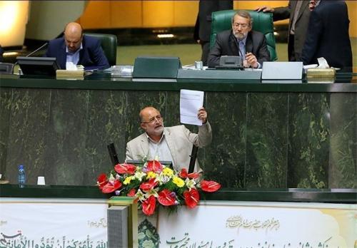 برخی وزرای روحانی از طریق پیمانکاران اجناس مشابه داخلی وارد کرده‌اند