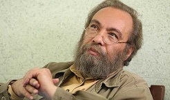 فیلم/گفت‌وگوی جنجالی نویسنده با فراستی