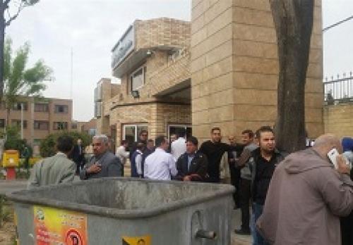 تجمع مالباختگان پروژه آریانا مقابل فرمانداری 