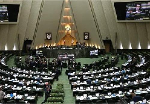 ماجرای قهر یک نماینده در جریان سوال از وزیر