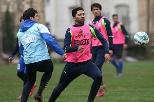 مذاکرات پرسپولیس برای جذب بازیکن استقلال نتیجه داد:ستاره جنجالی استقلال در باشگاه پرسپولیس حضور یافت/مذاکرات ستاره پرحاشیه استقلال برای جایگزین شاه ماهی سرخ پوشان/