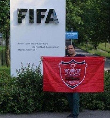 عکس/ اهتزاز پرچم پرسپولیس در مقر فیفا