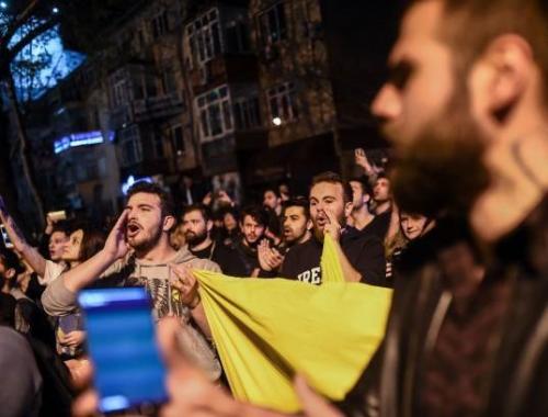 فیلم/ مخالفان اردوغان با پلیس درگیر شدند
